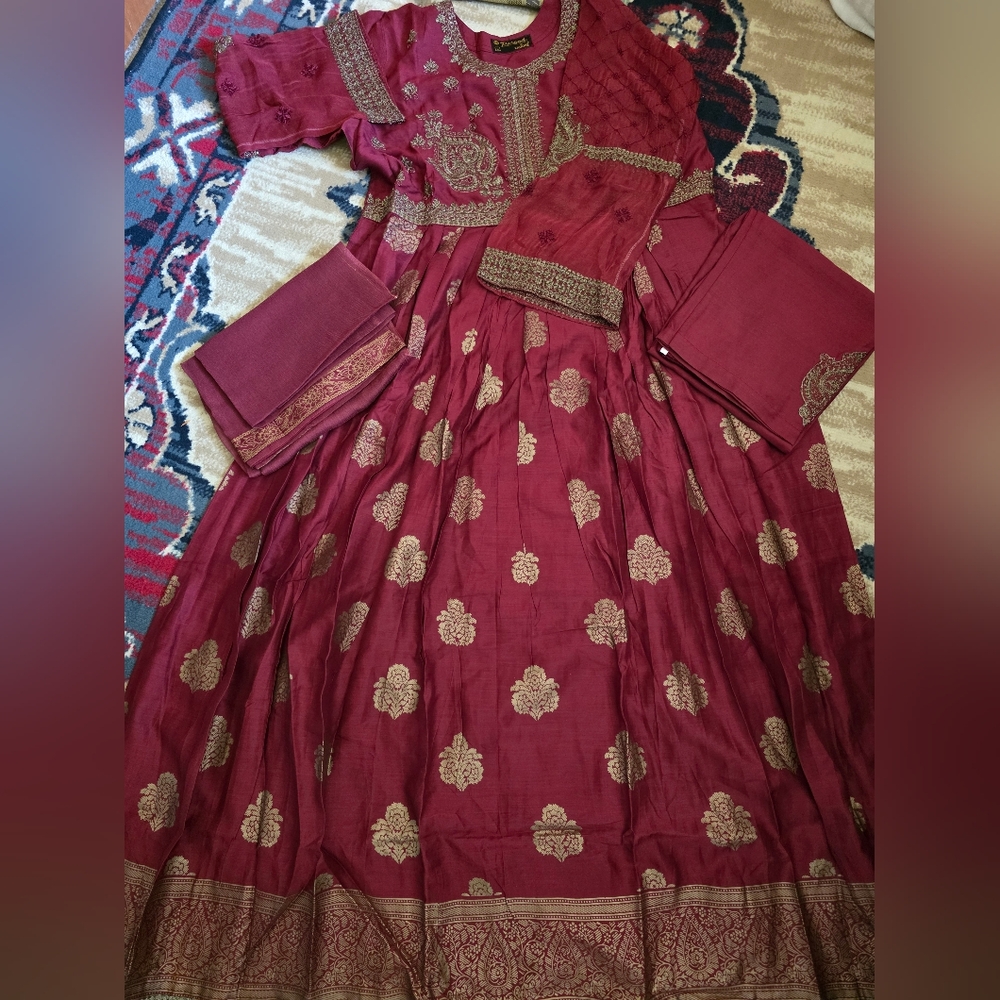 3PC Pakistani Elegant Maroon and Gold Embroidered Dress